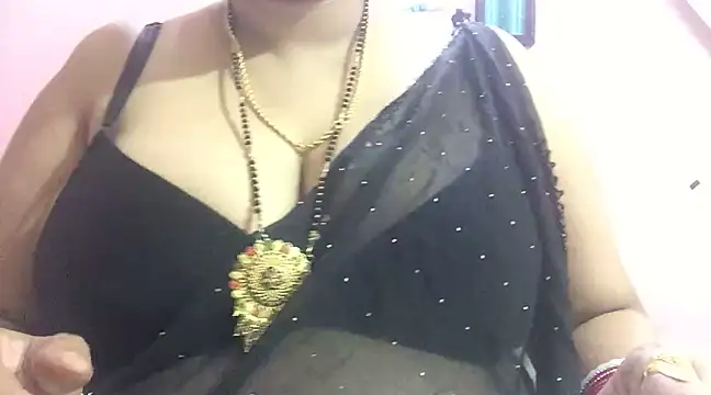 Snapshot of Desi_bhabhiii chatting on 12.20.24 Desi bhabhiii online show from 12.20.24