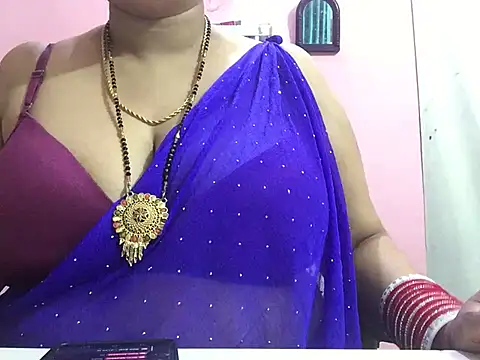 Snapshot of Desi_bhabhiii chatting on 12.24.24 Desi bhabhiii online show from 12.24.24