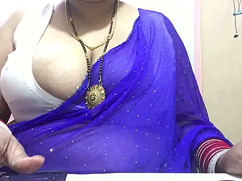 Snapshot of Desi_bhabhiii chatting on 12.27.24 Desi bhabhiii online show from 12.27.24