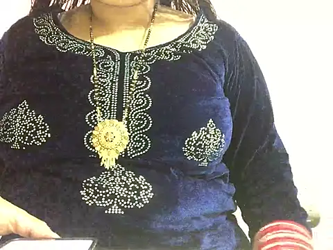 Snapshot of Desi_bhabhiii chatting on 01.01.25 Desi bhabhiii online show from 01.01.25