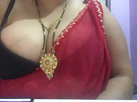 Snapshot of Desi_bhabhiii chatting on 02.08.25 Desi bhabhiii online show from 02.08.25
