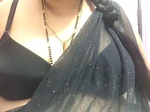 Snapshot of Desi_bhabhiii chatting on 02.16.25 Desi bhabhiii online show from 02.16.25