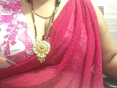 Snapshot of Desi_bhabhiii chatting on 02.19.25 Desi bhabhiii online show from 02.19.25