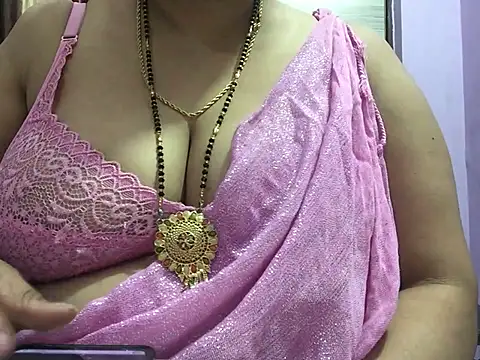 Snapshot of Desi_bhabhiii chatting on 02.28.25 Desi bhabhiii online show from 02.28.25