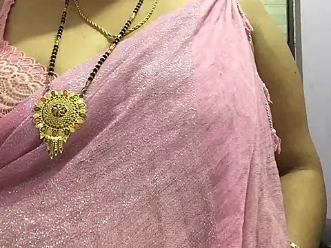 Snapshot of Desi_bhabhiii chatting on 02.28.25 Desi bhabhiii online show from 02.28.25