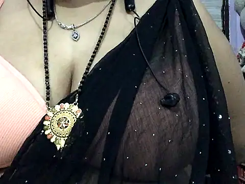 Snapshot of Desi_bhabhiii chatting on 11.17.25 Desi bhabhiii online show from 11.17.25