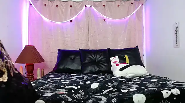 Red Hinata  online show from 02.12.25