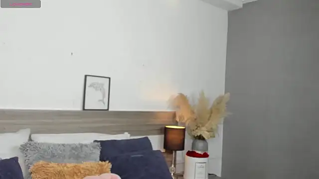 SaraaJhonsonn online show from 04.24.26