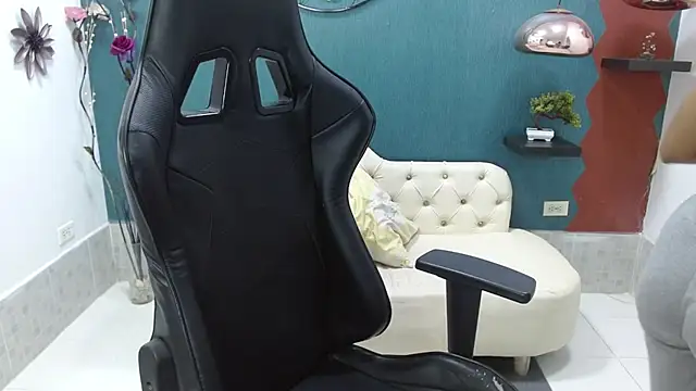 Snapshot of Melikasweetz chatting on 02.14.25 Melikasweetz online show from 02.14.25