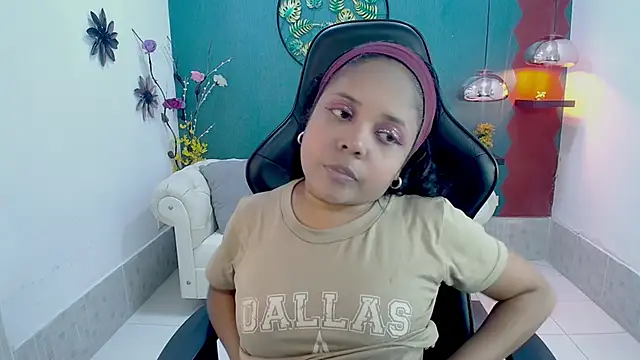 Snapshot of Melikasweetz chatting on 02.25.26 Melikasweetz online show from 02.25.26