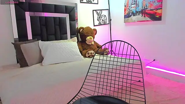 emma-hiill online show from 12.20.24