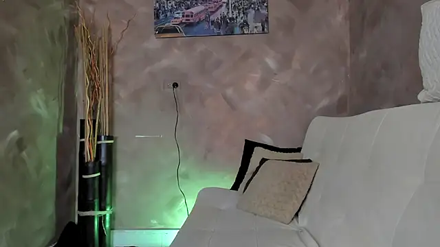 emma-hiill online show from 03.18.25