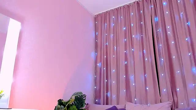 Snapshot of Elis_miracle chatting on 01.14.25 Elis miracle online show from 01.14.25