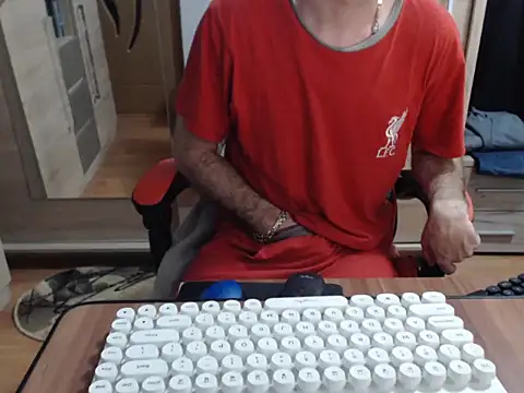 uncutguy01 online show from 11.04.25