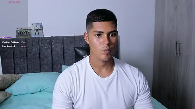 Snapshot of Iamdylan777 chatting on 11.27.25 Iamdylan777 online show from 11.27.25