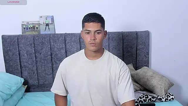 Snapshot of Iamdylan777 chatting on 12.01.25 Iamdylan777 online show from 12.01.25