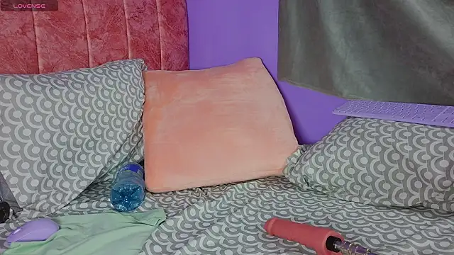 scarlleth  online show from 02.17.26