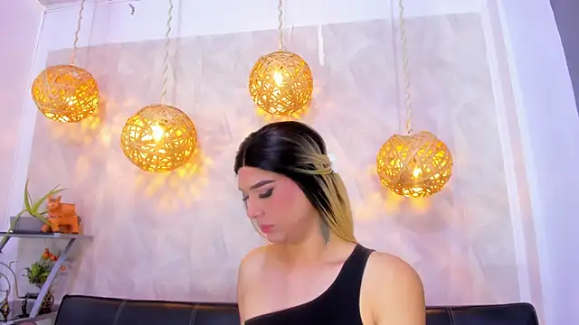 victoria aleia  online show from 02.15.25