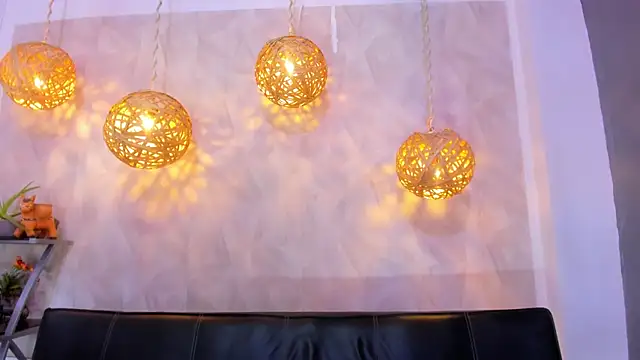 victoria aleia  online show from 02.17.25