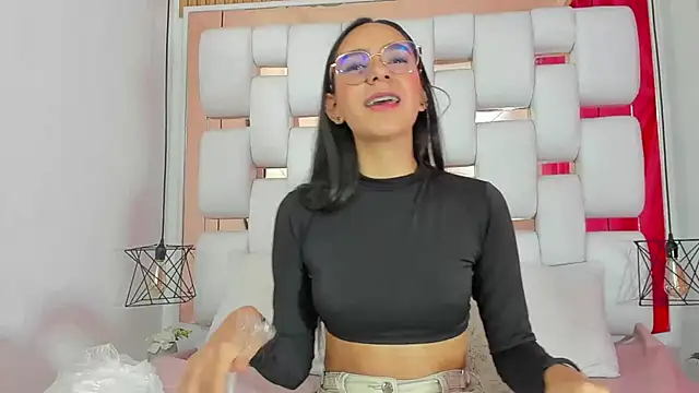 EmmyCruzZ online show from 09.19.25