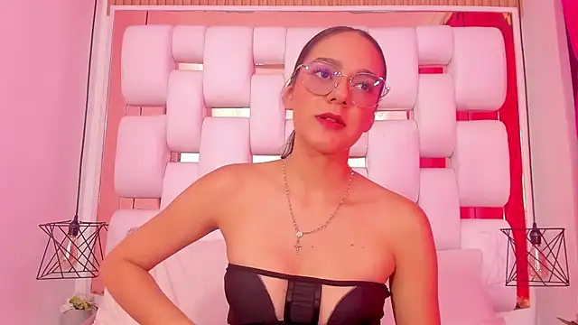 EmmyCruzZ online show from 12.04.25