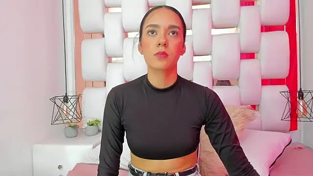 EmmyCruzZ online show from 12.20.25