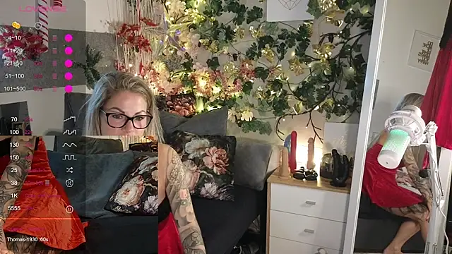 Snapshot of Tatjana_Sue chatting on 12.18.24 Tatjana Sue online show from 12.18.24