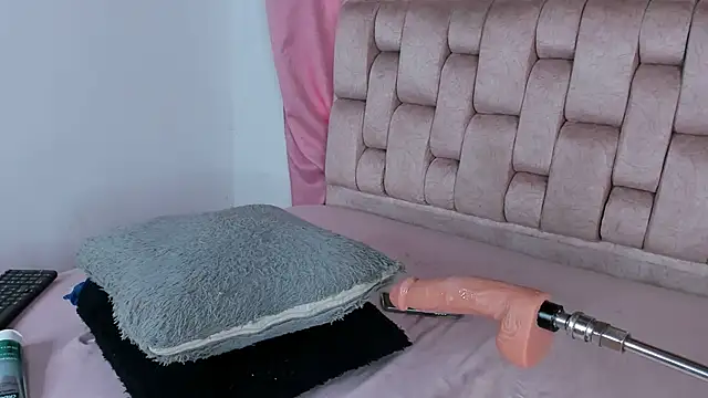 Emma Evelyn online show from 02.08.26