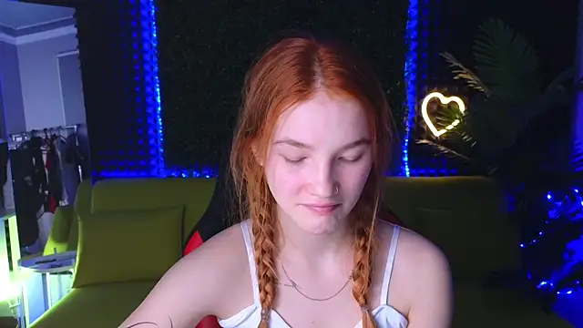 Snapshot of erikabrian chatting on 12.12.24 erikabrian online show from 12.12.24