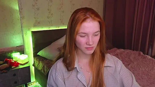 Snapshot of erikabrian chatting on 12.21.24 erikabrian online show from 12.21.24