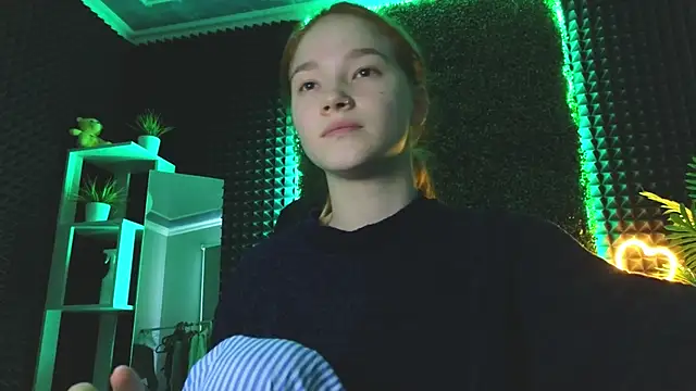 Snapshot of erikabrian chatting on 12.28.24 erikabrian online show from 12.28.24