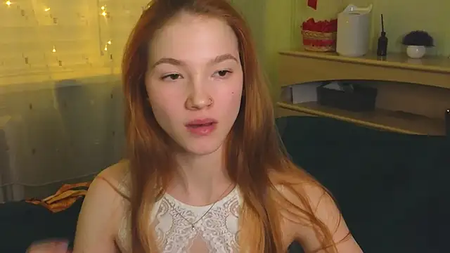 Snapshot of erikabrian chatting on 01.28.25 erikabrian online show from 01.28.25