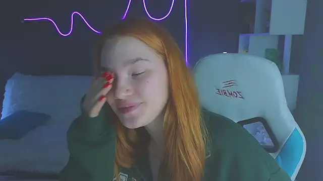 Snapshot of erikabrian chatting on 09.13.25 erikabrian online show from 09.13.25