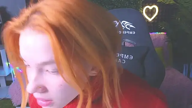 Snapshot of erikabrian chatting on 10.03.25 erikabrian online show from 10.03.25