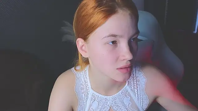 Snapshot of erikabrian chatting on 10.05.25 erikabrian online show from 10.05.25