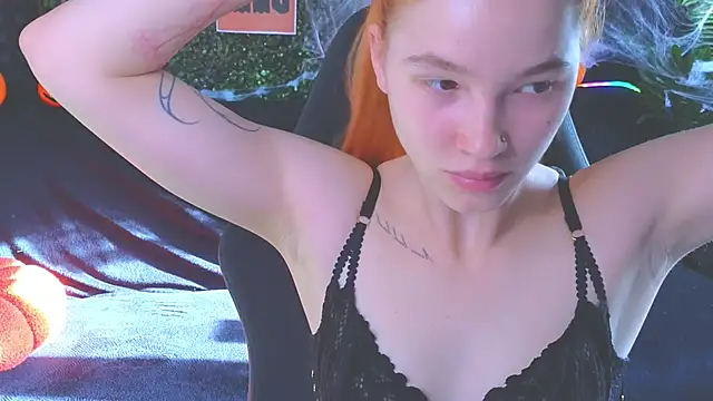 Snapshot of erikabrian chatting on 10.19.25 erikabrian online show from 10.19.25