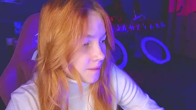 Snapshot of erikabrian chatting on 10.26.25 erikabrian online show from 10.26.25