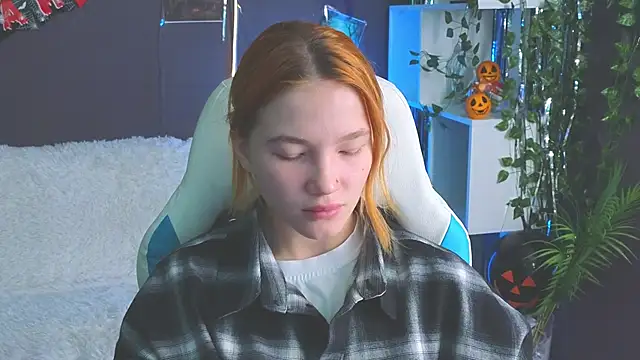 Snapshot of erikabrian chatting on 11.01.25 erikabrian online show from 11.01.25