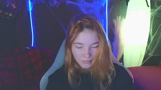 Snapshot of erikabrian chatting on 11.02.25 erikabrian online show from 11.02.25