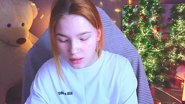 Snapshot of erikabrian chatting on 12.18.25 erikabrian online show from 12.18.25