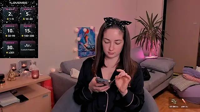 cClandesTina online show from 12.19.24