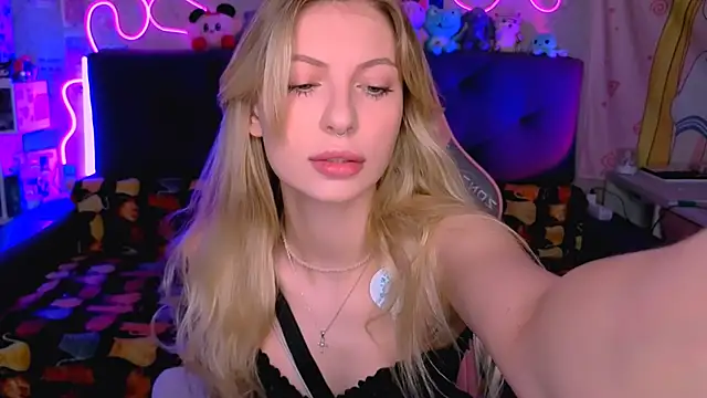 Maria Hunt online show from 11.22.25