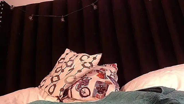 littleebluee online show from 01.12.25