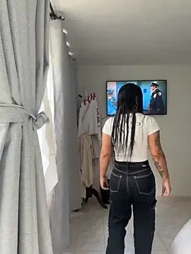 Pretty Isadora online show from 10.24.25