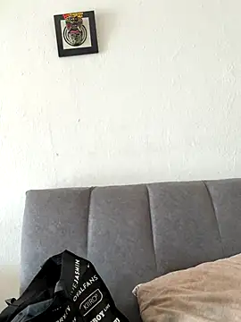 Pretty Isadora online show from 11.04.25