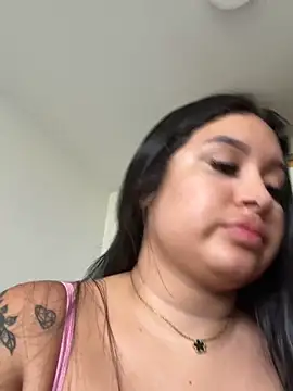 Pretty Isadora online show from 12.13.25