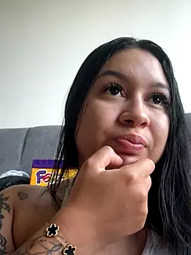 Pretty Isadora online show from 12.17.25