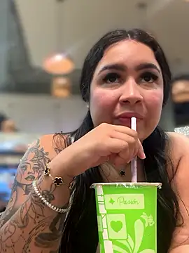 Pretty Isadora online show from 01.12.26