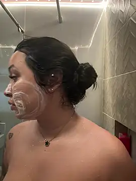 Pretty Isadora online show from 02.10.26