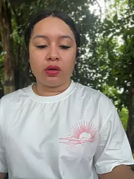 Pretty Isadora online show from 02.15.26